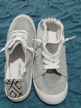 Charles Albert Light Grey Knit Lace-Up Sneakers with White Accents